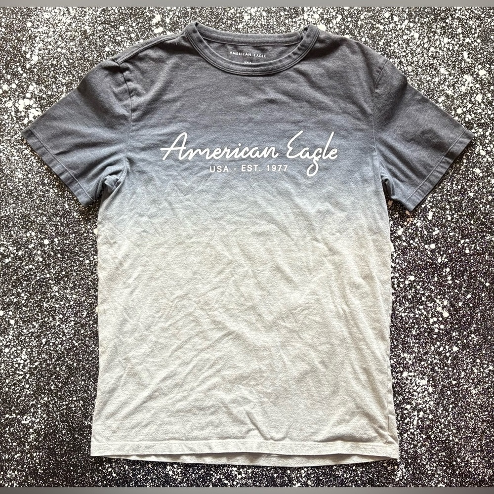 American Eagle Outfitters Gray and White Gradient Tee Size Medium